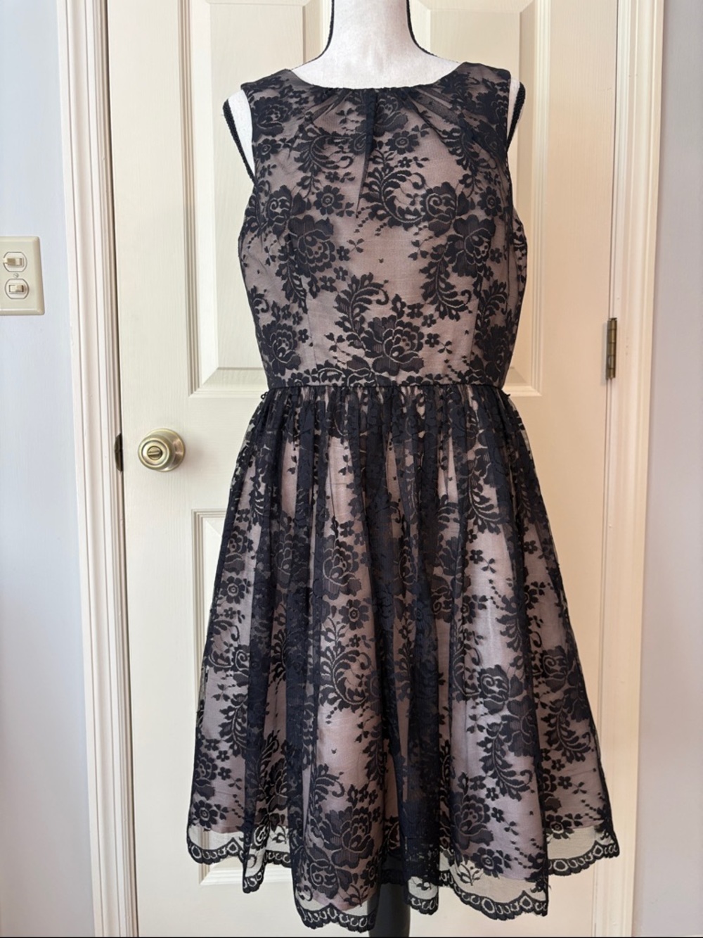 Jessica Howard Black Lace Overlay Cocktail Dress Vintage Look Sleeveless size 8